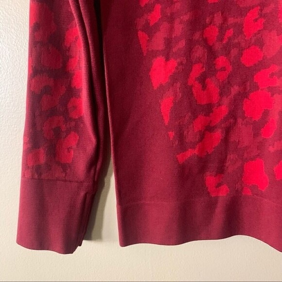 NWT Red Camo Print Long Sleeve Athletic Zella top Size Small - Picture 7 of 9